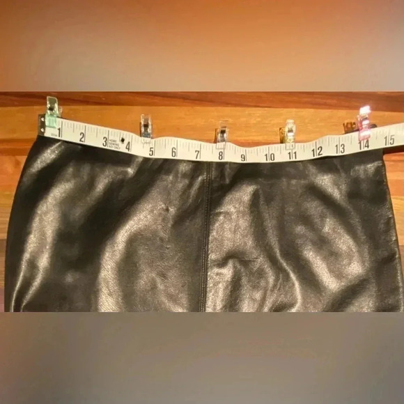 Ann Taylor Black Leather Knee Length Skirt, size 8P - Picture 7 of 9